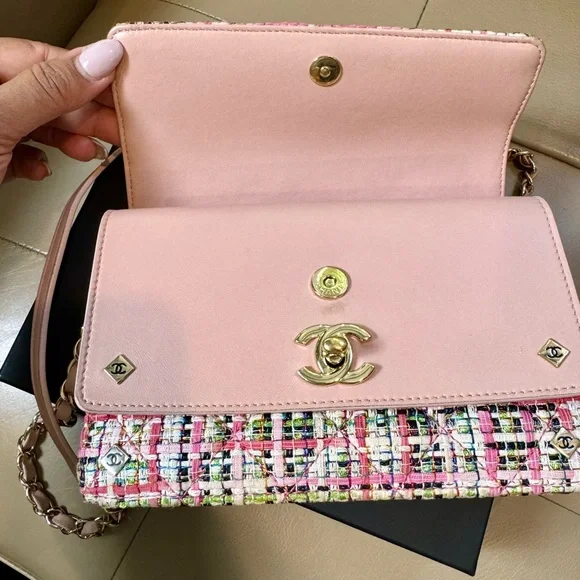 sold x Chanel Tweed & Pink Lambskin Classic Flap Bag - Picture 10 of 16